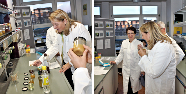 Bild links: Im Honiglabor. MDin Isabel Kling probiert die von uns 'gepanschten' Honige. Bild rechts: Mit MRin Christine Baumgart (rechts) und Laborleiter Marc Ohmenh�user (verdeckt).