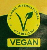 Das bekannteste vegane Label ist das sog. �V-Label�, das in der Regel gelb mit gr�nem �V� abgedruckt wird. (Bildquelle:  CVUA Freiburg)